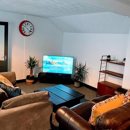 Gorgeous Town Center 3 Bedroom Self Contained Apartment For 1-5 People Гаррогейт Екстер'єр фото